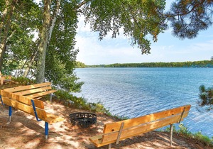 Cottage 5 - Hiller's Pine Haven - Southern exposure overlooking West Bay!