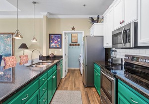 Courtyard condo with pool only 1/4 block to beach!