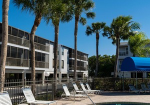 Cove At Sandy Point 202 Overlooking Natural Preserve With A Pool