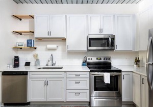 Cozy 1BR Close to Fiserv with Parking