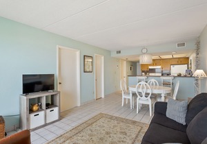 Cozy Beachfront Condo with Pool & Direct Beach Access!