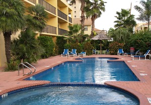 Cozy Beachside Condo with Shared Pool, Hot Tub with a Prime Location