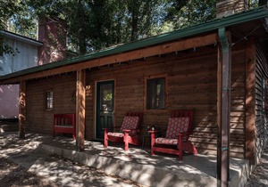 Cozy Bear 7, 2BRs, Fireplace, Midtown, Sleeps 6