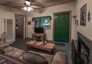 Cozy Bear 8, 1 BR, Fireplace, Midtown, Grill, Sleeps 4