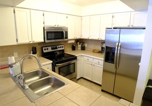 Cozy Condo located two blocks from the Slopes!