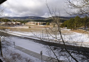 Cozy Condo located two blocks from the Slopes!