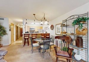 Cozy Condo with Great Views, Shared Pool & Hot Tub - 350 Yards to the Slopes