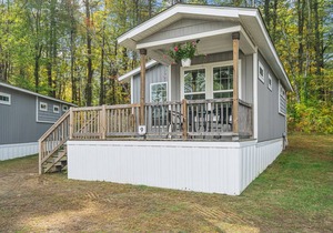 Cozy Cottage at Lake George Campsites!