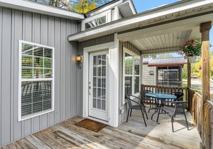 Cozy Cottage at Lake George Campsites!
