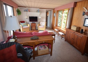 Cozy cottage style home on East Grand Traverse Bay in Elk Rapids. A/C.