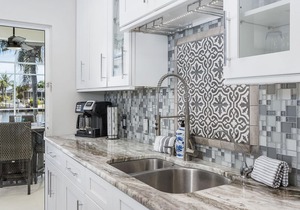 Custom Heated Pool, Intersecting canal views with gulf access! - Villa Sunshine & Unwind - Roelens
