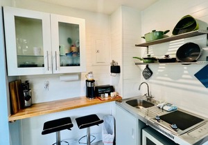 Cute & modern studio apartment in prime location in downtown Lake Worth Beach!