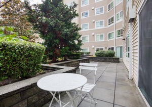 Deluxe Downtown Bellevue 2BR w/W/D & Storage, near Shops, by Blueground