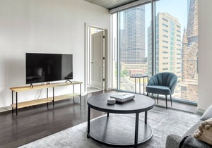 Deluxe Upper Downtown 2BR w/ Gym & Pool near 16th St Mall, by Blueground