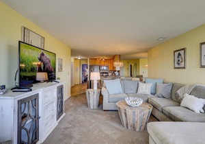 Direct Oceanfront 2 BR Updated Luxury condo Bikes & Beach Gear Included