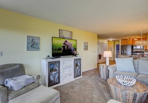 Direct Oceanfront 2 BR Updated Luxury condo Bikes & Beach Gear Included