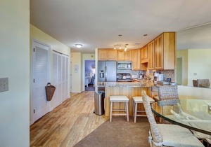 Direct Oceanfront 2 BR Updated Luxury condo Bikes & Beach Gear Included
