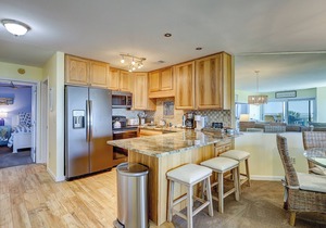 Direct Oceanfront 2 BR Updated Luxury condo Bikes & Beach Gear Included