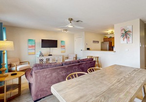 Dog-friendly Condo with Pool & Free WiFi - Walk to the Beach