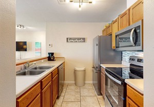 Dog-friendly Condo with Pool & Free WiFi - Walk to the Beach