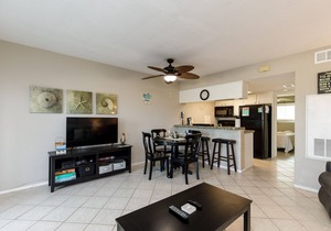 Dog-Friendly, Private Patio, Beachfront Complex w/a Heated Pool & Hot-tub