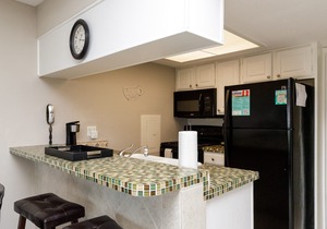 Dog-Friendly, Private Patio, Beachfront Complex w/a Heated Pool & Hot-tub