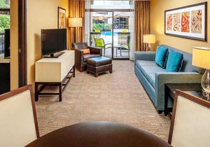 DoubleTree by Hilton Hotel Portland 1 King Governor Suite with Whirlpool Tub