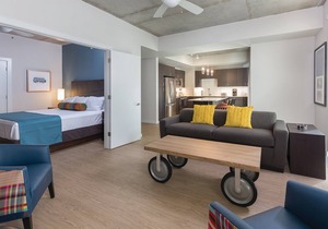 DOWNTOWN Austin with ROOFTOP Pool and BBQ Area, Fire Pit & a Fitness Center