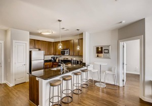 Downtown in the Gulch - Spacious 2bed/2bath - Walk to Broadway!
