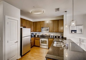 Downtown in the Gulch - Spacious 2bed/2bath - Walk to Broadway!