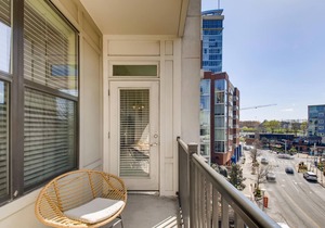 Downtown in the Gulch - Spacious 2bed/2bath - Walk to Broadway!
