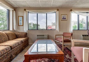 Econo Lodge DeWitt