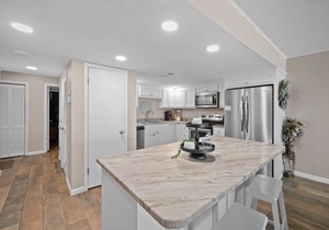 Edgewater West 31 ~ Outdoor Pool + $400 in FREE Activities Daily ~ Zoo/Parasailing/Golf + More