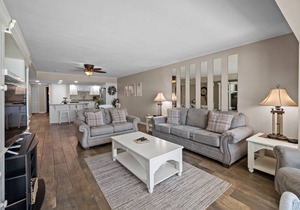 Edgewater West 31 ~ Outdoor Pool + $400 in FREE Activities Daily ~ Zoo/Parasailing/Golf + More