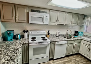 ☀️Edgewater West 34. stocked poolside storage room for beach chairs and toys! ⛱️