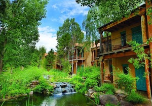 El Monte Sagrado Living Resort & Spa