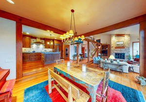 Elegant Aspen townhouse with an inviting deck, fireplace, and washer/dryer