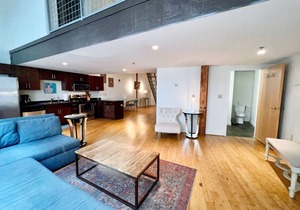 Enjoy extra savings | no rental car needed! Walk to Broadway! The Dolly Loft by Music City Loft