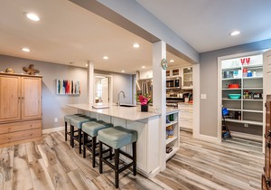 Enjoy GEM 3 in Jax Beach, 4 Blocks to Ocean ,Relaxing Screened Porch, Soaking Tub, Month Stays Ok
