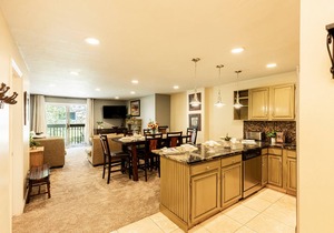 Enjoy Luxury Resort Amenities in the Heart of Old Town Park City! Snowblaze 208
