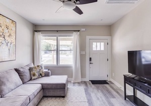 Entire 3 bed/2 bath home near Alamodome, Riverwalk