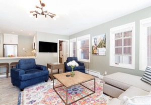 ETTA 101- A Stylish Condo w/Sublime Downtown Location