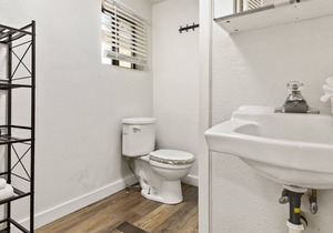 Excellent Location, Pet Friendly, 2 Blocks From Beach, Kitchen, WiFi, BBQ Access, Fire-Pit, Unit #4