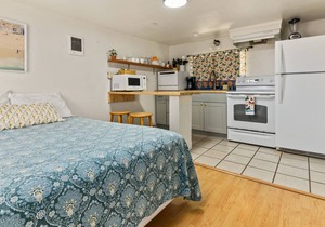 Excellent Location, Pet Friendly, 2 Blocks From Beach, Kitchen, WiFi, BBQ Access, Fire-Pit, Unit #4