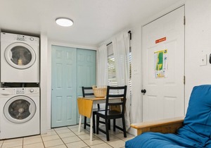 Excellent Location, *Pet Friendly*, 2 Blocks From Beach, Small Kitchen, WiFi, Fire-Pit, Unit #2
