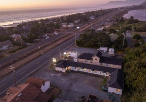 Excellent Location, *Pet Friendly*, 2 Blocks From Beach, Small Kitchen, WiFi, Fire-Pit, Unit #2