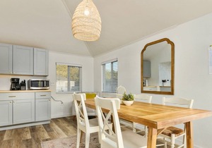 Excellent Location, Pet Friendly, 2 Blocks From Beach, Kitchen, WiFi, Community BBQ, FirePit, Unit 1
