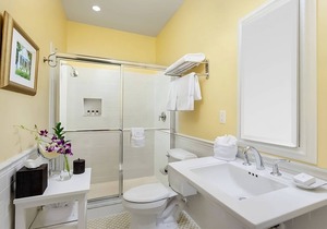 Exciting Tropical Vacation! Nightlife, Beach Access, Walk to Duval Street!