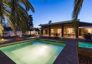 Family Friendly 3600 Sq Ft 5 Bedrooms 4 Bathrooms 3 Miles To Strip