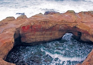 Family-friendly Beach Getaway! Ocean Front, Indoor Swimming Pool, Free Parking!
